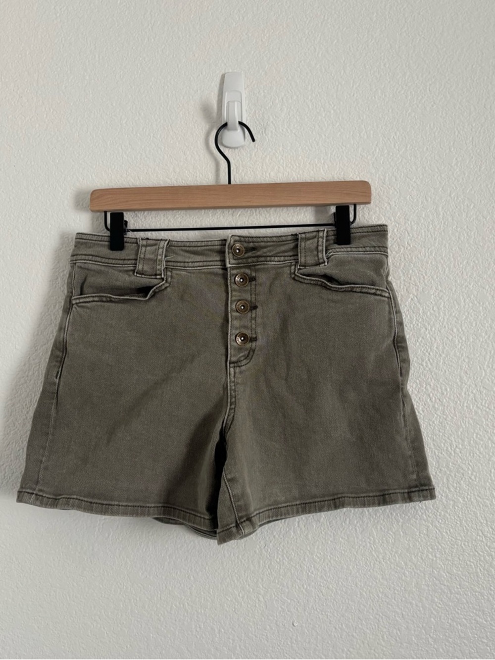 Sanctuary x Anthropologie Women's Size 30 Green Standard Rise Luna Denim Short - Picture 1 of 5